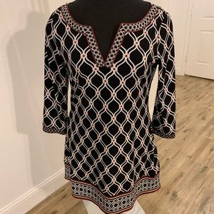 White House black market tunic top